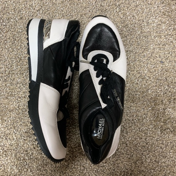 Black and white micheal Kors leather shoes - Picture 1 of 2